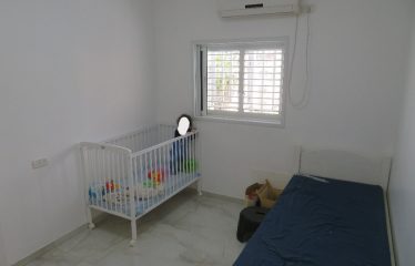 BneiBrak:A nice apartment for the month of Nissan, clean for Passover