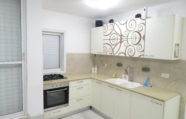 BneiBrak:A nice apartment for the month of Nissan, clean for Passover