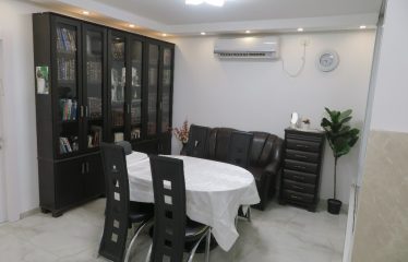BneiBrak:A nice apartment for the month of Nissan, clean for Passover