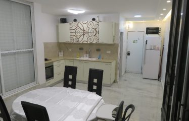 BneiBrak:A nice apartment for the month of Nissan, clean for Passover