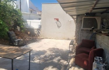 Vacation accommodation in a private house with a large yard in the center of Kiryat Shmona