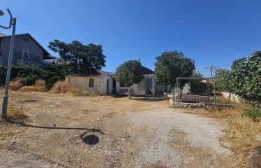 Vacation accommodation in a private house with a large yard in the center of Kiryat Shmona
