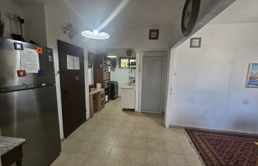 Vacation accommodation in a private house with a large yard in the center of Kiryat Shmona