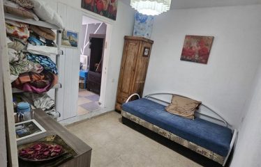 Vacation accommodation in a private house with a large yard in the center of Kiryat Shmona